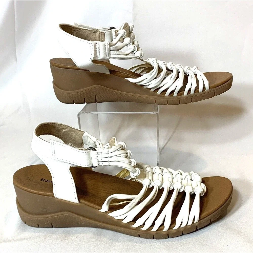 Baretraps Sandals Womens 8 Medium White Comfort Wedge Faux‎ Leather Carrie